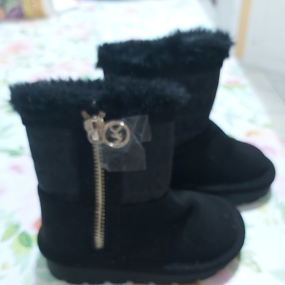 Michael kors Toddler size 5 Boots - Picture 2 of 5